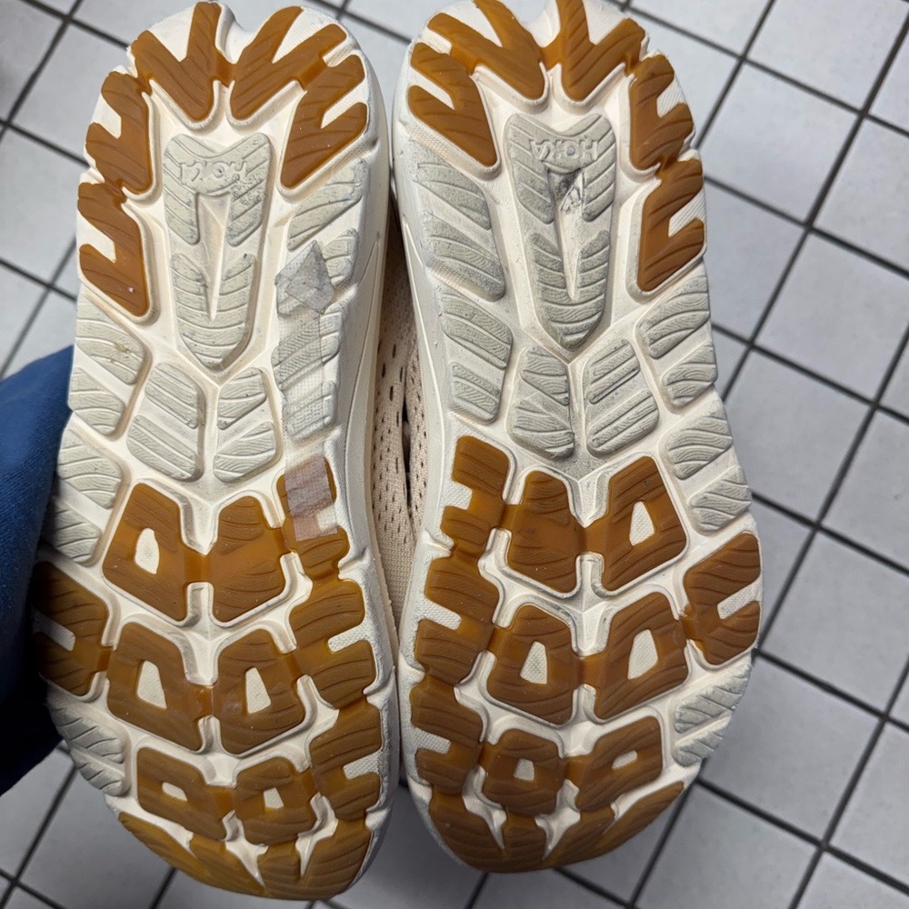 Hoka Kawana 2 size 7.5 vanilla/sandstone - Picture 5 of 6